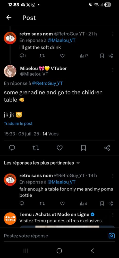 "Je vais chercher la boisson"
"Prends de la grenadine et va dans la table des mioches (je rigole je rigole)"
"Soit, une table pour moi seul et ma bouteille de Poms bisque bisque rage"