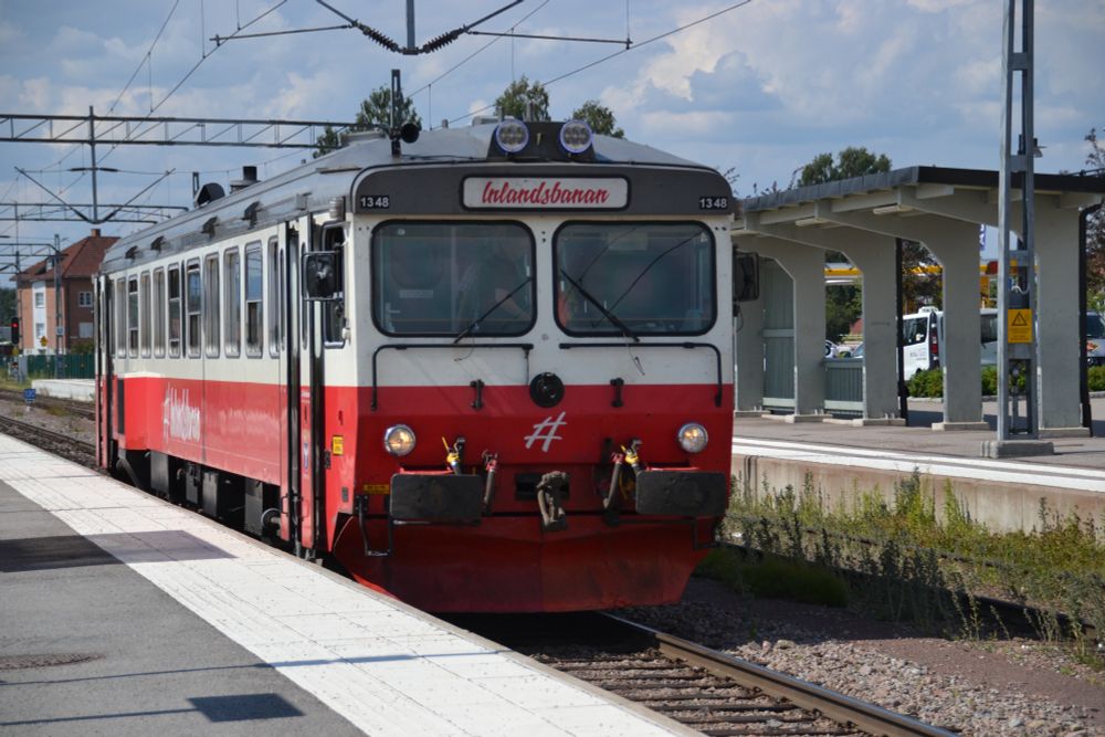 Unser Inlandsbanan-Triebwagen am Bahnsteig