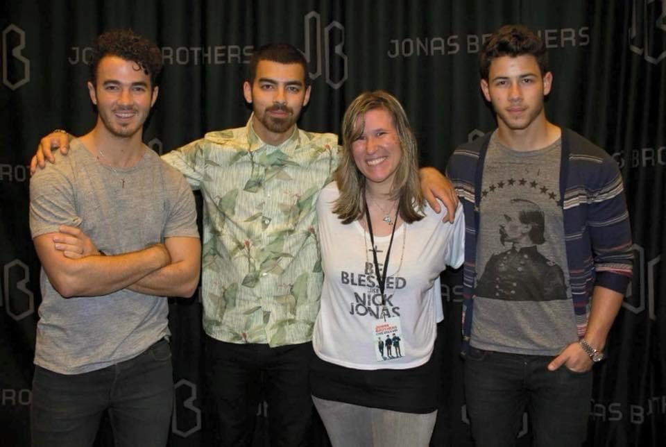 a picture of me and the jonas brothers from left to right: kevin jonas, joe jonas, me, nick jonas