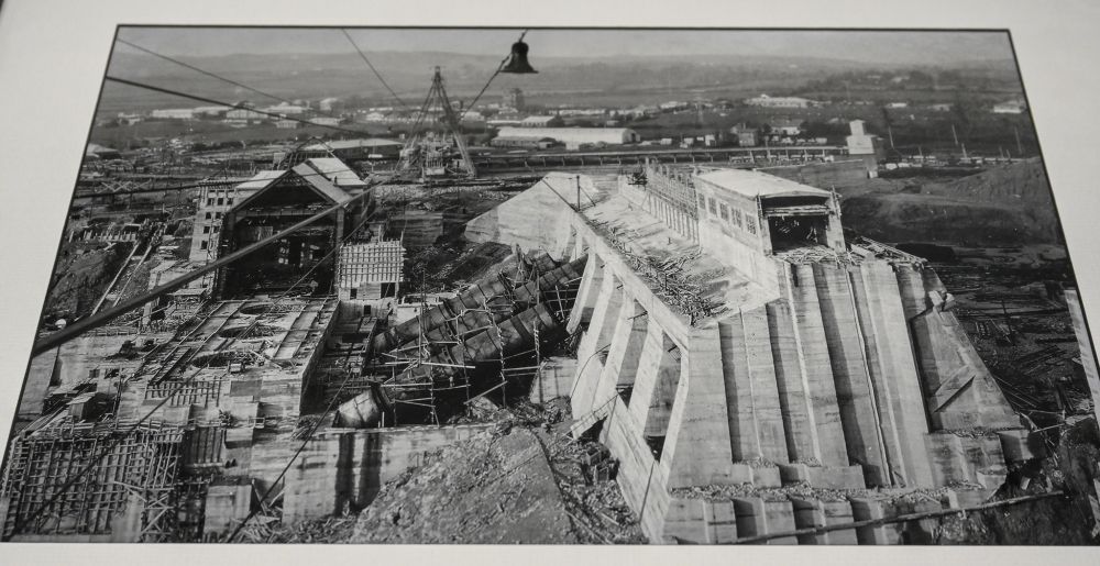 Dam and penstocks largely constructed; turbine building under construction. Image by #Siemens-Schuckert (Gottschalk Collection, UL; on display in Glucksman Library, UL; photographed by MO'C, 205-07-04) 