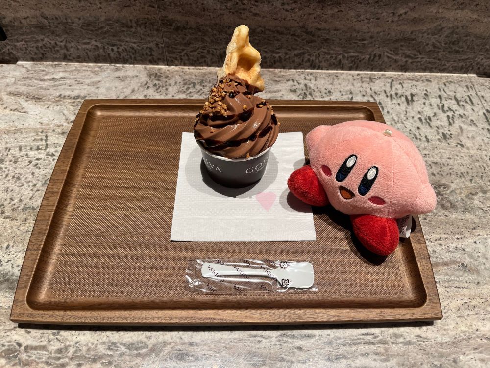 ジアウトレット湘南平塚GODIVAカフェの限定ソフトクリームとチビたやちゃん