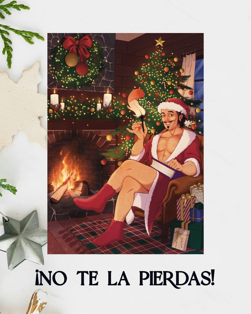 Postal de Navidad de Zephiren vestido con una bata roja al más puro estilo papá Noel y un gorro rojo, sentado frente a una chimenea encendida y con mucha decoración navideña. 