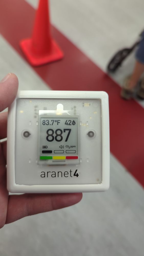Aranet 4 CO2 monitor showing a reading of 887