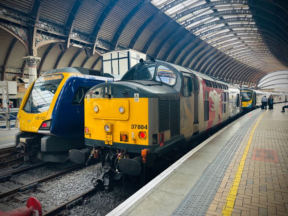 Rail Operations Group class 37 37884 ‘Cepheus’ on platform 7 at York 