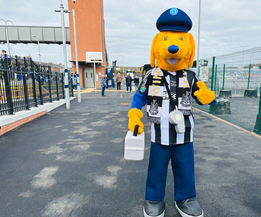Northern’s mascot, Whistle the Dog in a Newcastle United shirt at Newsham station