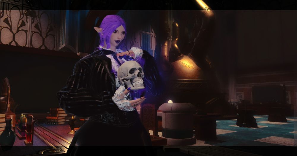 Print do FFXIV, repleto de mods. Mostra uma elfa de cabelos roxos em um ambiente escolar mágico, com o rosto alegre após fazer uma caveira flutuar.
