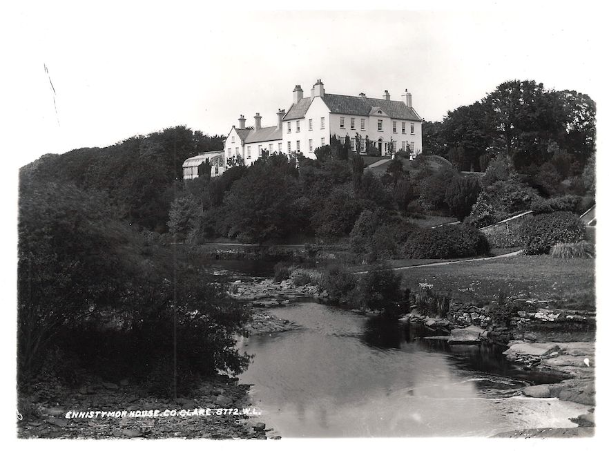 In the background a 'big house' on a rise, in the foreground a river. 