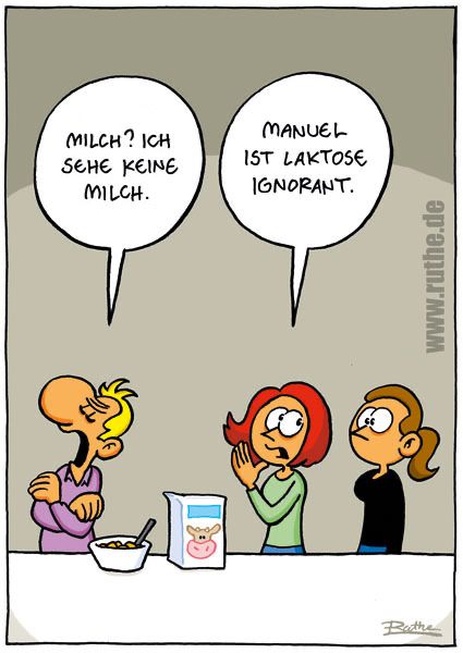 Ein Mann steht mit verschränkten Armen neben einer Schüssel voll Cornflakes, daneben steht ein Karton mit Kuhmilch. Mann: "Milch? Ich sehe keine Milch.". Neben ihm stehen zwei Frauen. Linke Frau zur rechten: "Manuel ist Laktose ignorant."