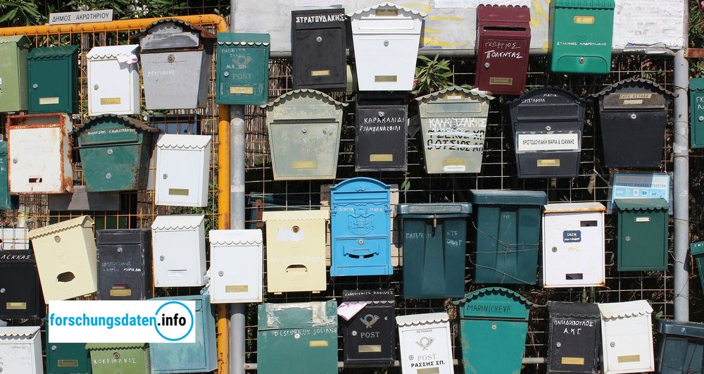 Foto von vielen verschiedenen Briefkästen