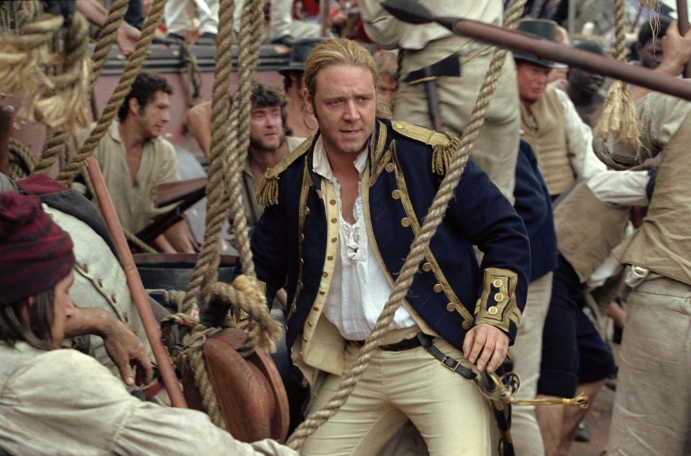 Russell Crowe stars as Captain Jean-Luc Picard… Ooops… Captain Jack Aubrey in the film “Master and Commander: The Far Side of the World” (2003).