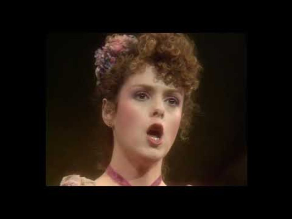Sondheim - Sunday In The Park With George - Bernadette Peters singing Sunday In The Park With George