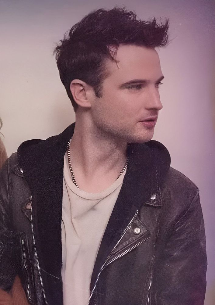 Tom Sturridge as Jake in Sweetbitter