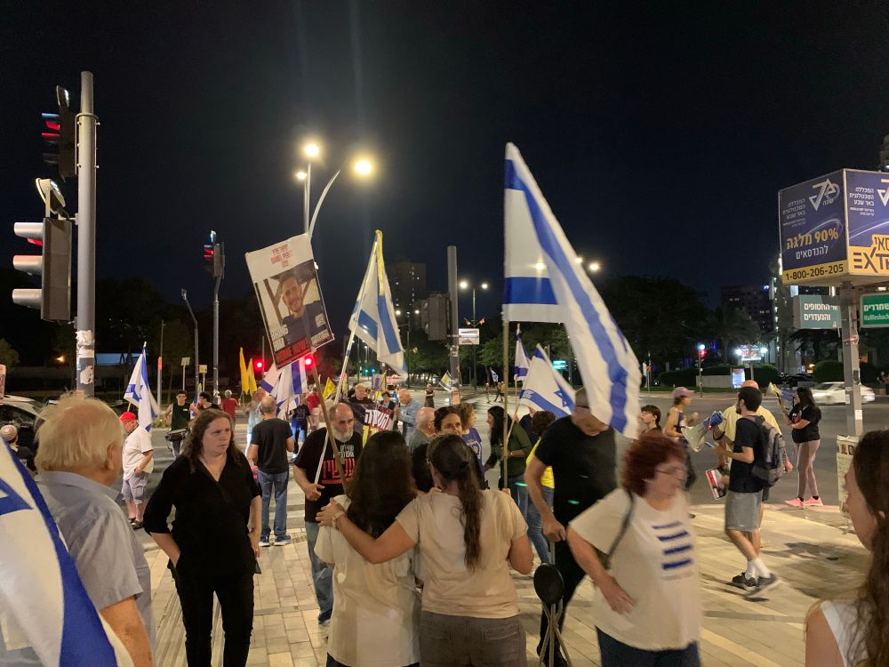 מפגינים בצומת