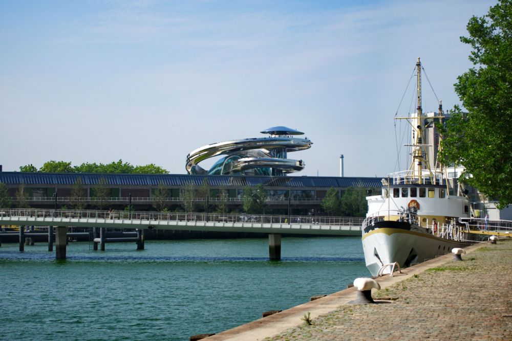 Museum Fenix gezien vanaf de kop van Zuid