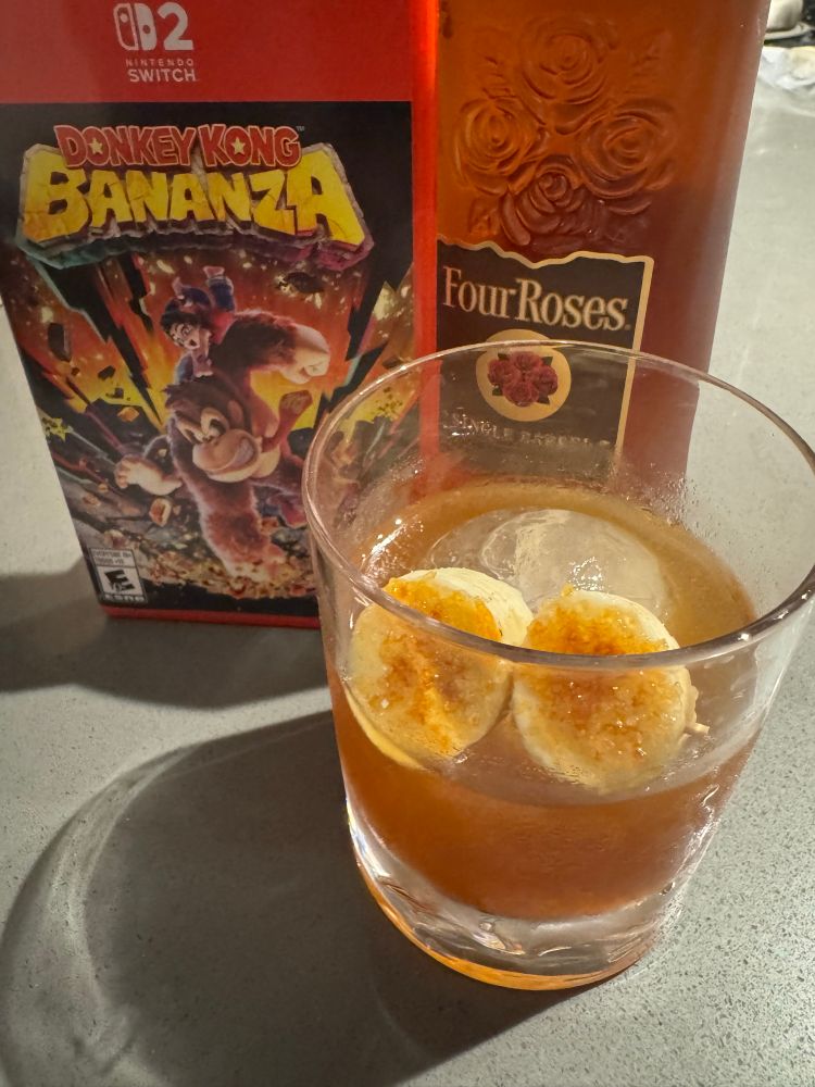 Recipe:
- 2 oz bourbon
- 20 ml banana oleo saccharum / banana syrup
- 3 dashes of cocoa bitters
- garnish with bruleed banana slices