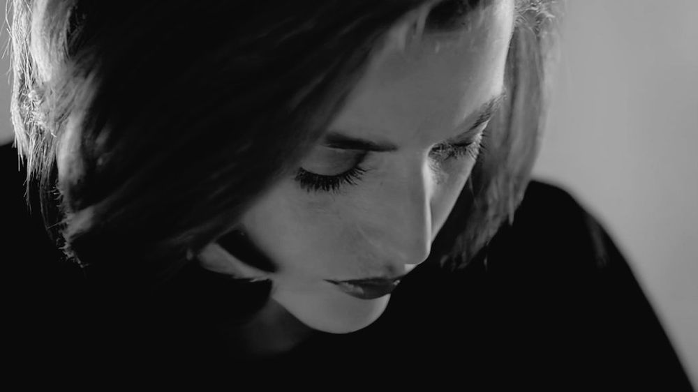 Black and white portrait of Gillian Anderson 