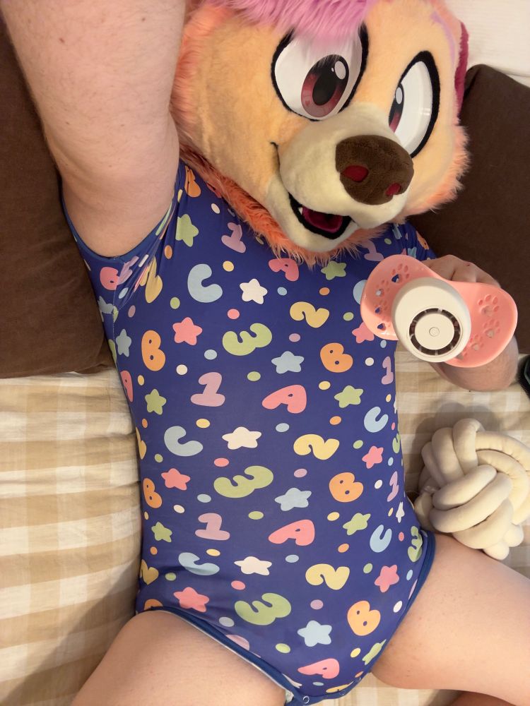 Bab bear trying to be kind :)
You may wanna wash that paci beforehand. With babs this smol, you don’t know where it’s been