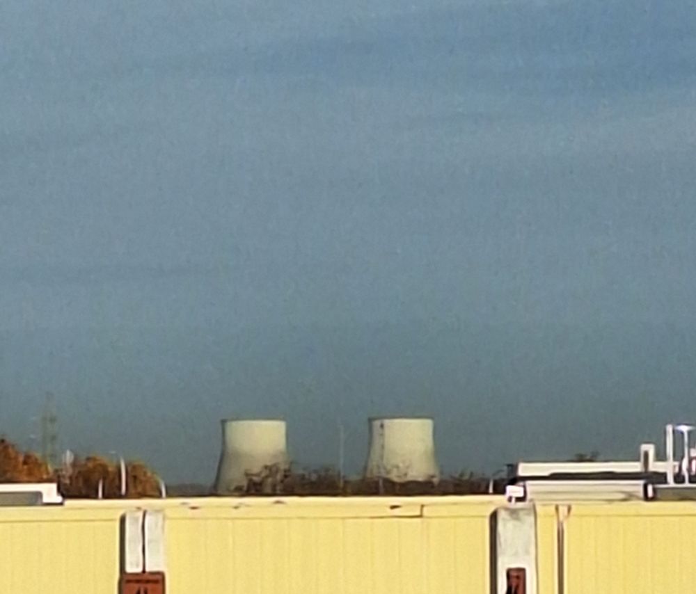 Usina nuclear de energia.