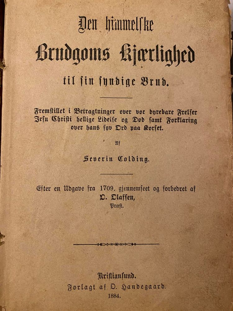 Et gulnet ark med tittelen «Den himmelske Brudgoms kjærlighed til sin syndige Brud.»
Undertekst: «Fremstillet i Betragtninger over vor dyrebare Frelser Jesu Christi hellige Lidelse og Død samt Forklaring over hans syv Ord på Korset.» Tekst av Severin Colding fra 1709 i ny og forbedret utgave av D. Olafsen. Utgitt i Kristiansund  i 1884.