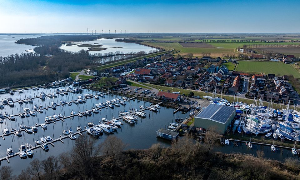 Boten in de Hoeksche Waard.