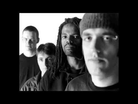 Long Fin Killie - The Heads of Dead Surfers [Scotland, Indie Rock](1995) Who’s that singing along with them? Why it’s that cheeky Mark E Smith.