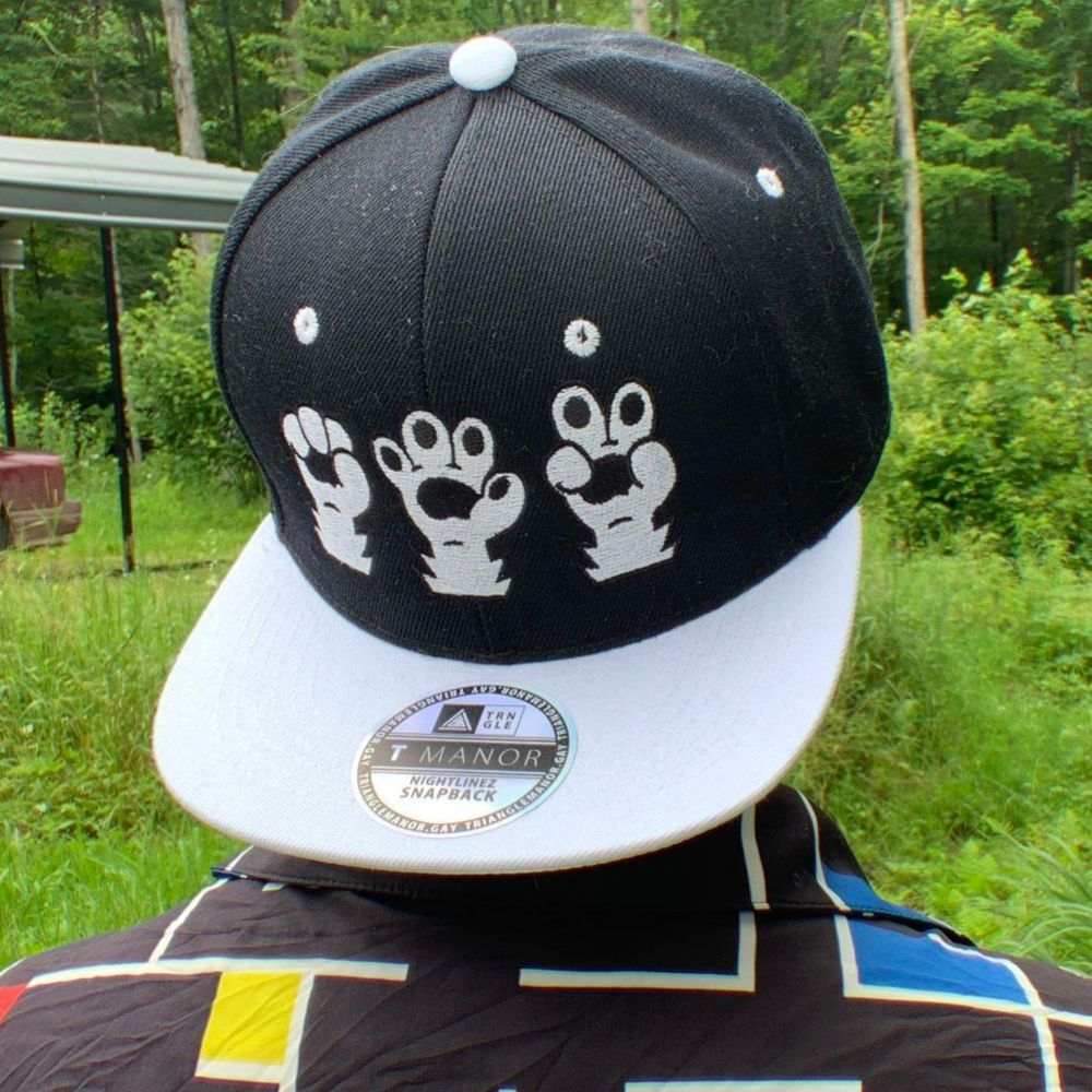 Heat designed by NightlineZ of three paws giving different gestures. 