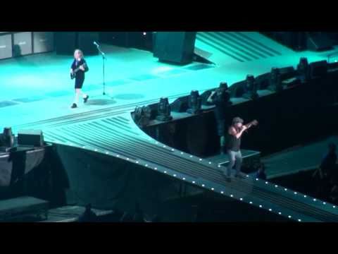 ACDC - Thunderstruck Live Montreal Stade Olympic 08-08-09