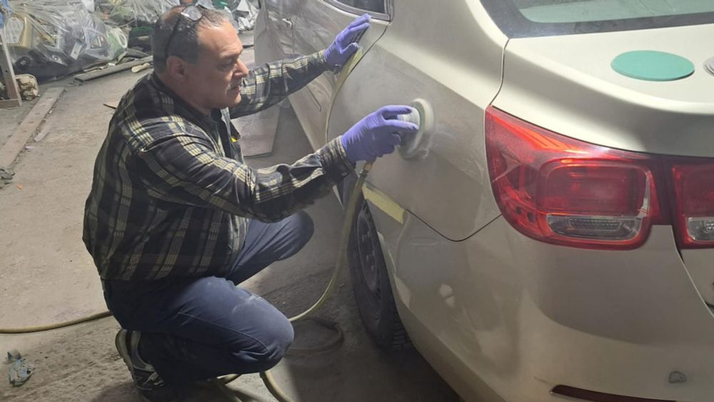 Voici un secret méconnu pour épargner jusqu'à 50% sur vos réparations automobiles: les garages libre-service