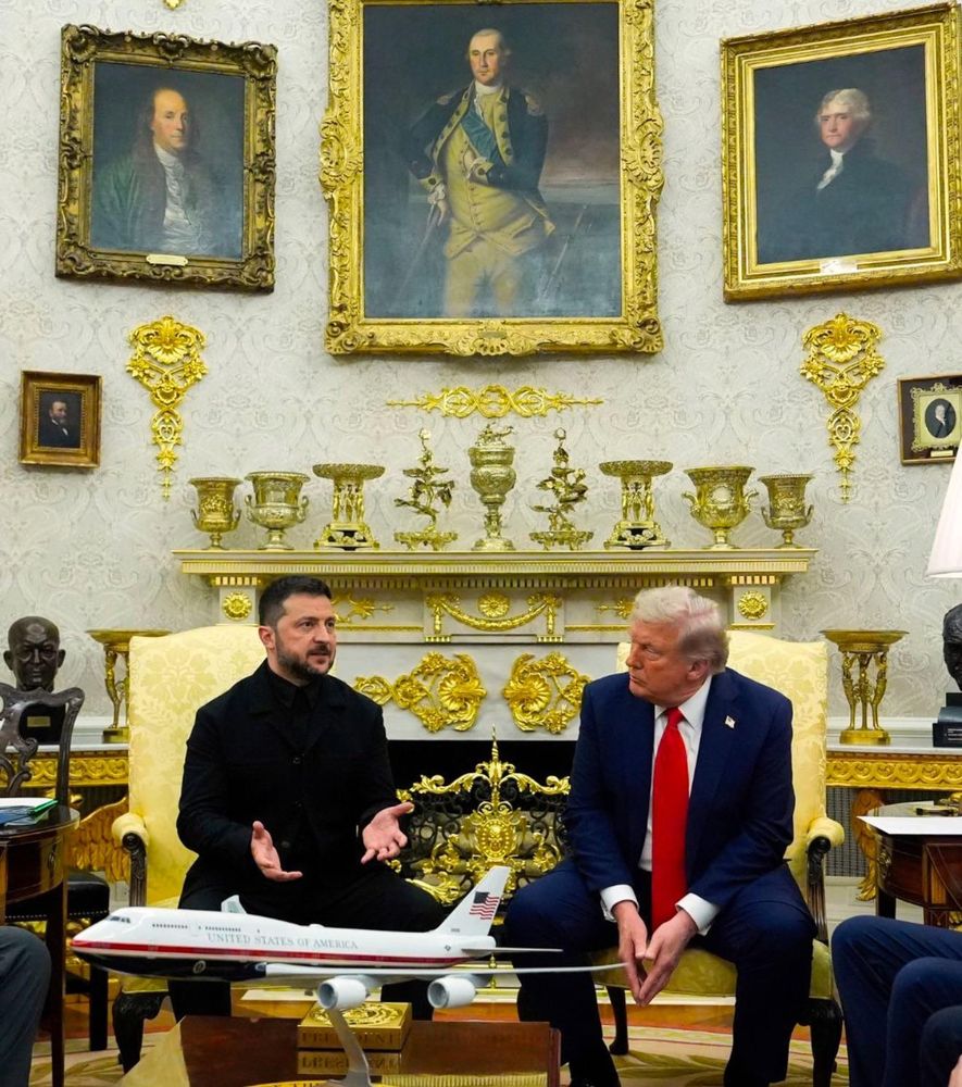 White House interior with chintzy faux-gold