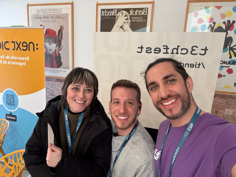 Anawolfdev, Ignacio y el voluntario con el mejor maquillaje de todo el t3chfest