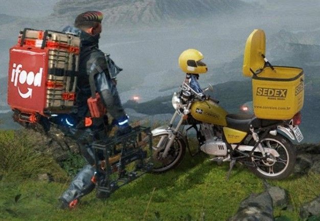 cena de Death Stranding, mostrando o entregador protagonista Sam. Mas ele está com mochila do iFood, moto amarela do correio, com o logo do sedex e ele está com penteado colorido estilo blindado