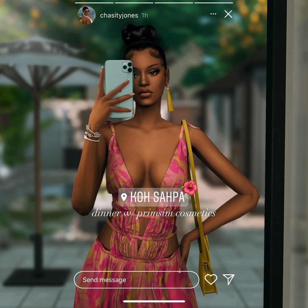 chas posting a simstagram story in tomarang.