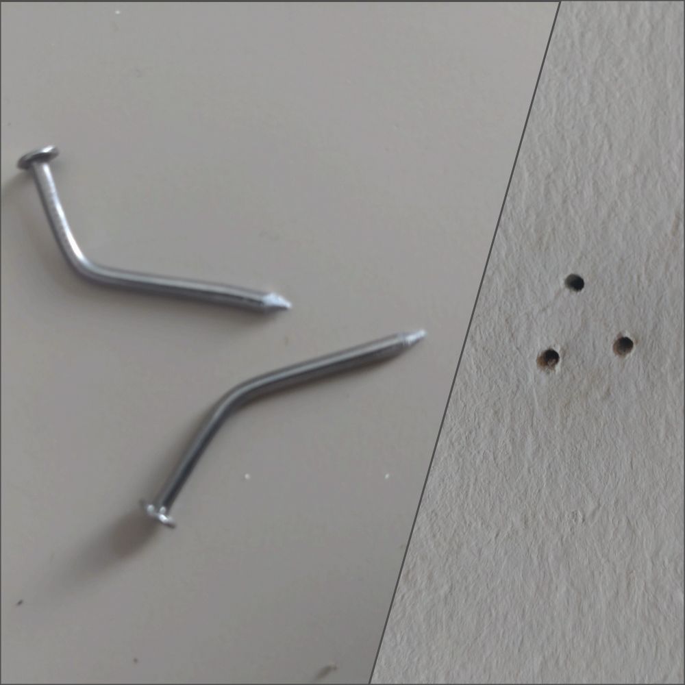 Zweigeteiltes Bild: eine Seite zeigt zwei verbogene Nägel, die andere drei kleine Löcher in einer weißen Wand.