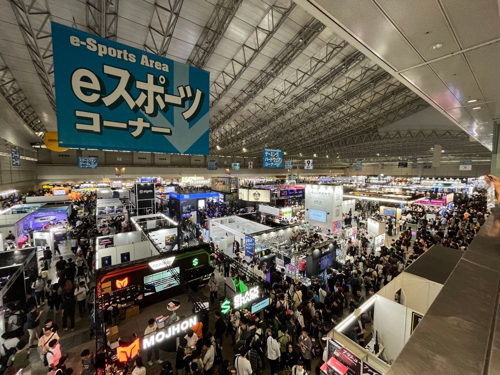 こちらがホール9~11のスペースを使った物販ブース。物販もかなりの大盛況でした！