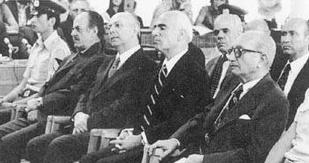 Οι αρχιπραξικοπηματίες Παπαδόπουλος, Παττακός και Μακαρέζος καταδικάστηκαν σε θάνατο, ποινή που την επόμενη μέρα μετατράπηκε