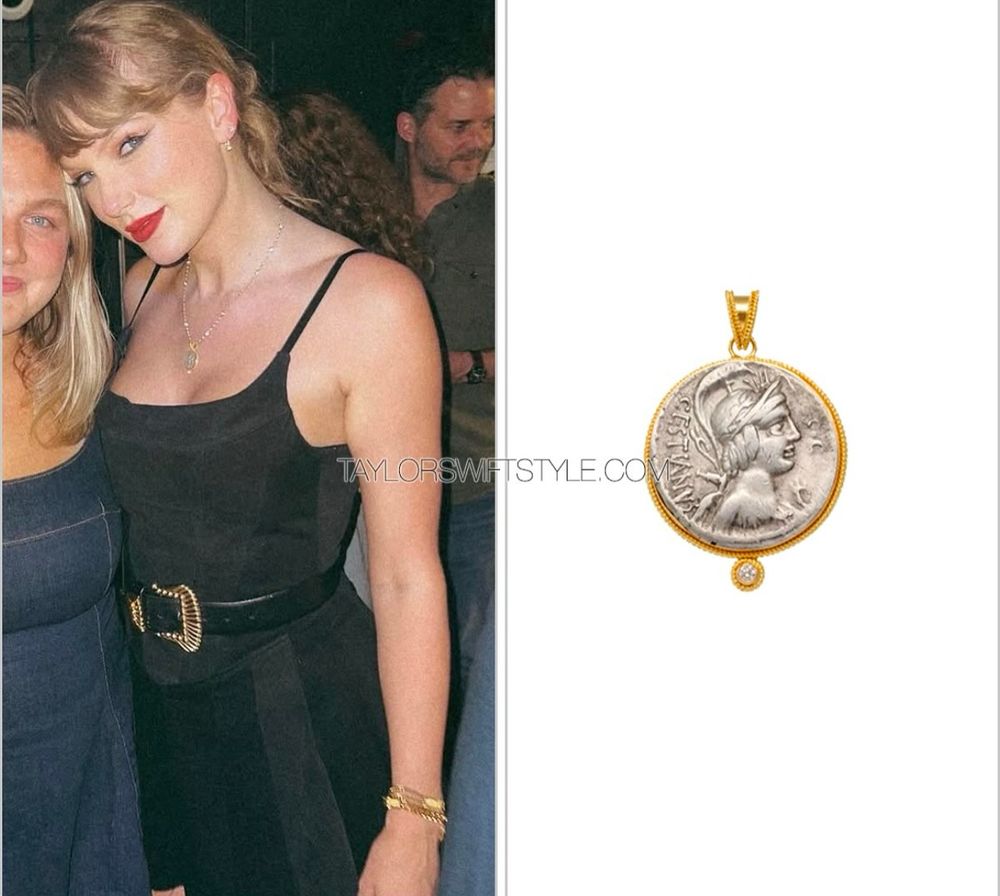taylor swift wearing coin necklace to tight end university
