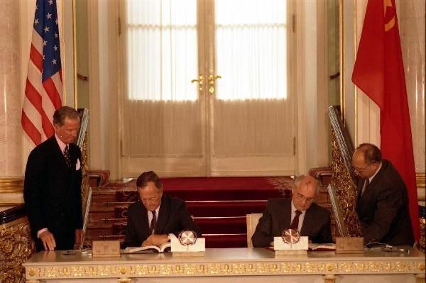 Presidents George H. W. Bush and Mikhail Gorbachev sign START, 31 July 1991