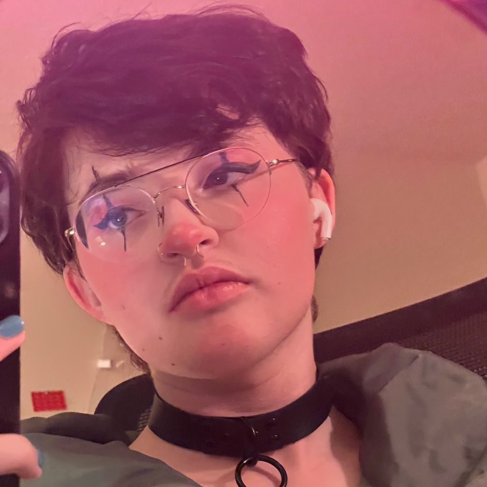 its me wearing eyeliner 