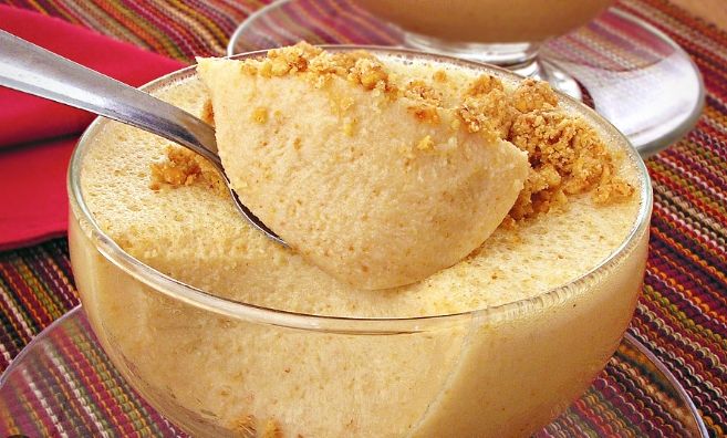 Prepare mousse de amendoim cremoso e refrescante, sobremesa prática e deliciosa, com sabor marcante e perfeita para servir em taças individuais.