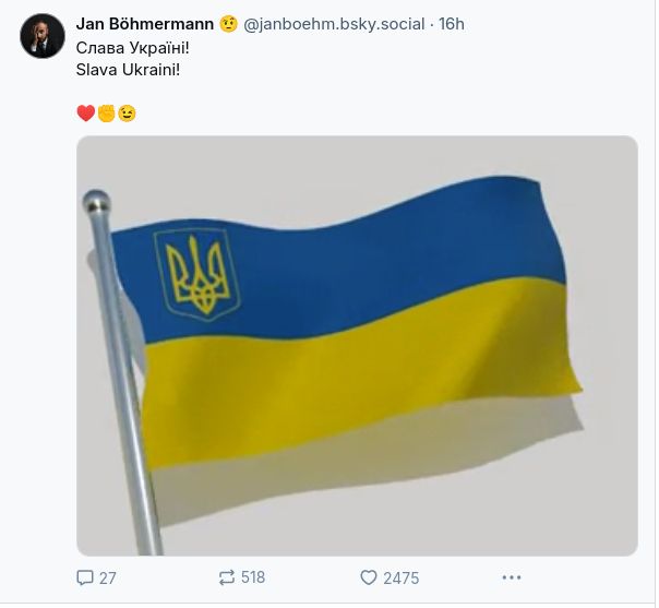 Jan Böhmerman wirbt mit einem Nazispruch für den Ukrainekrieg.
"Слава Україні!
Slava Ukraini! "