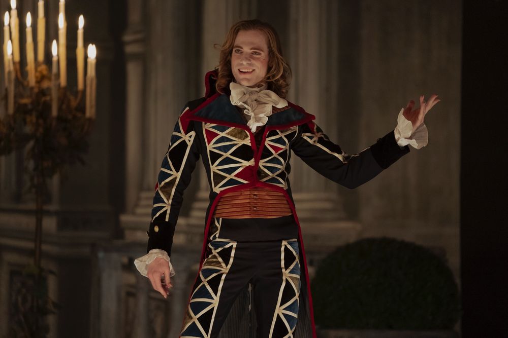 Sam Reid as the best harlequin to ever exist in 2x3 of interview with the vampire. 
