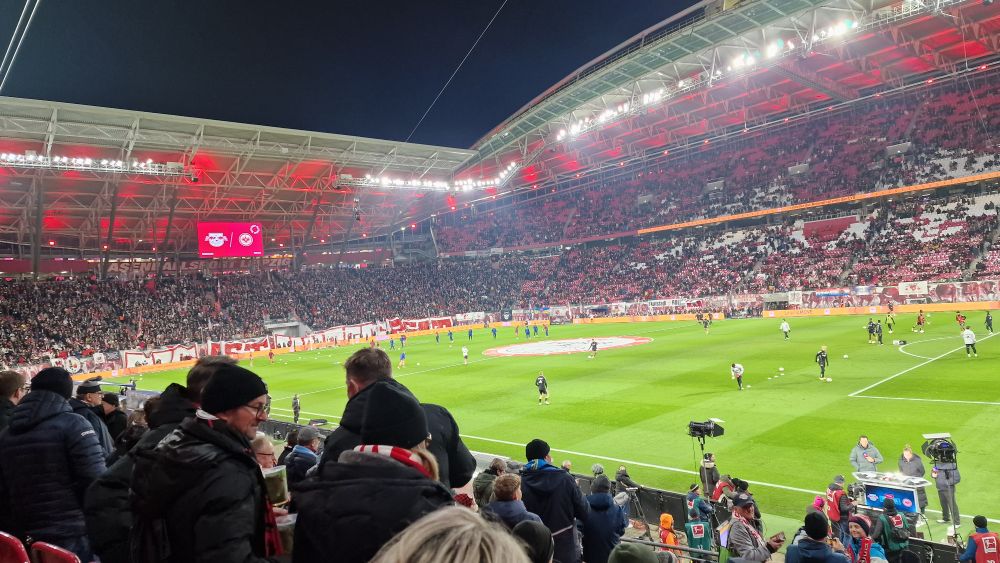 RB Arena von A auf B fotografiert im Innenraum