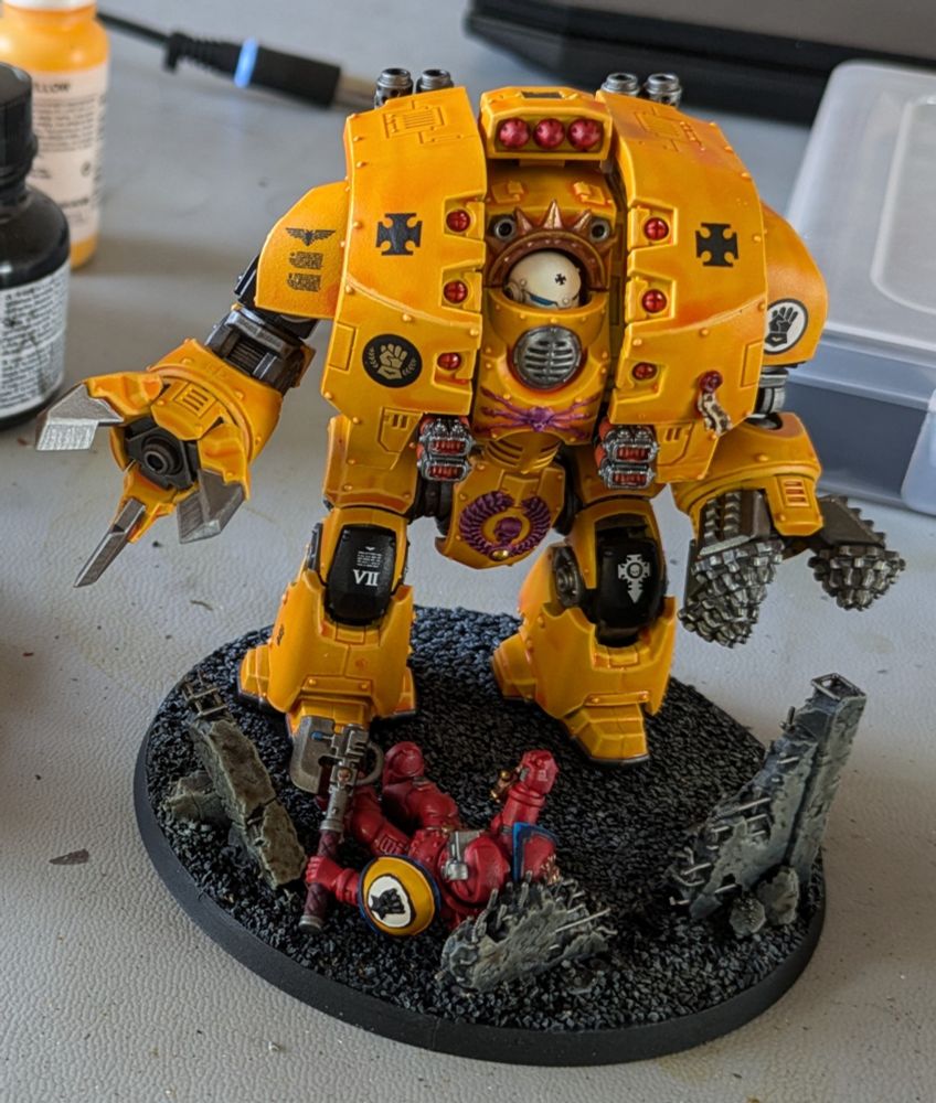 Full view of the Imperial Fists leviathan Dreadnaught with claw and drills ready to stomp into the fray.