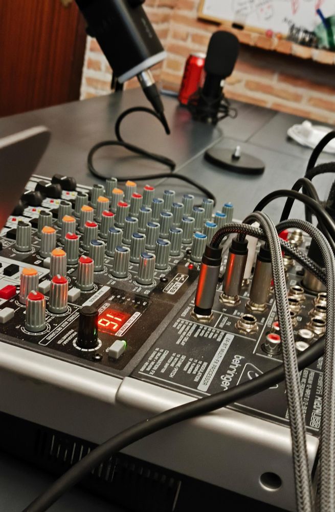 Mesa de mezclas preparada para grabar