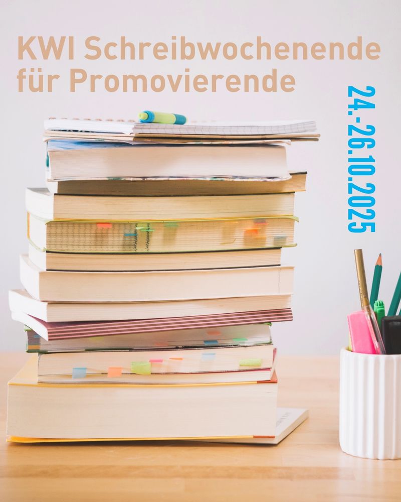 Plakat mit Bücherstapel, Titel & Datum