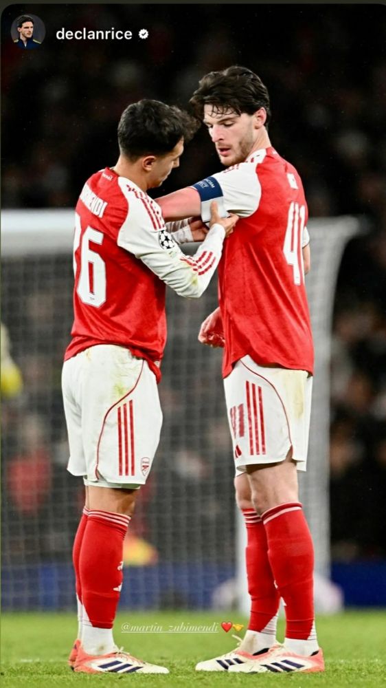 Zubimendi putting the captain's armband on Declan Rice.