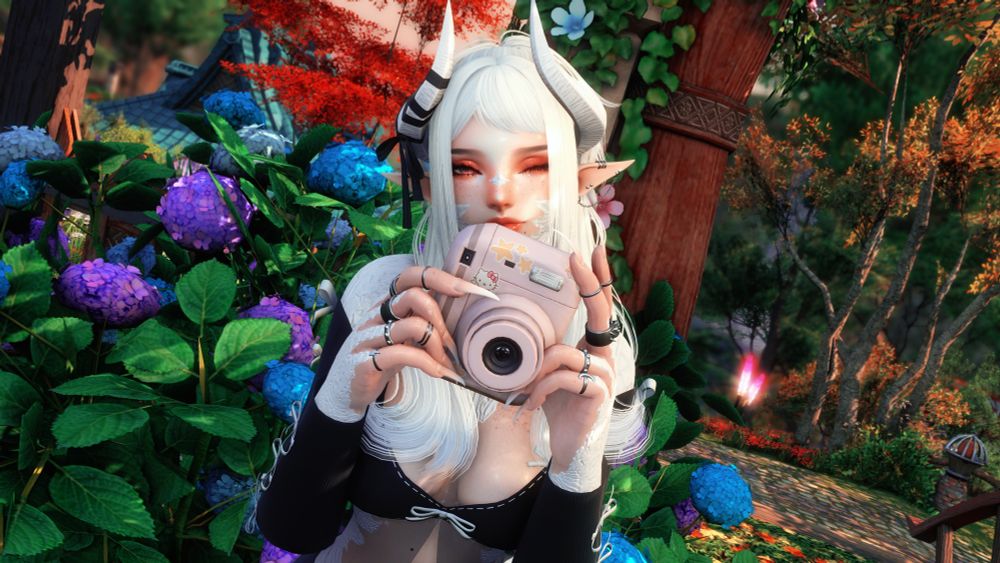 Female raen from critically acclaimed MMORPG final fantasy online using Polaroid camera in her gpose :3 owo