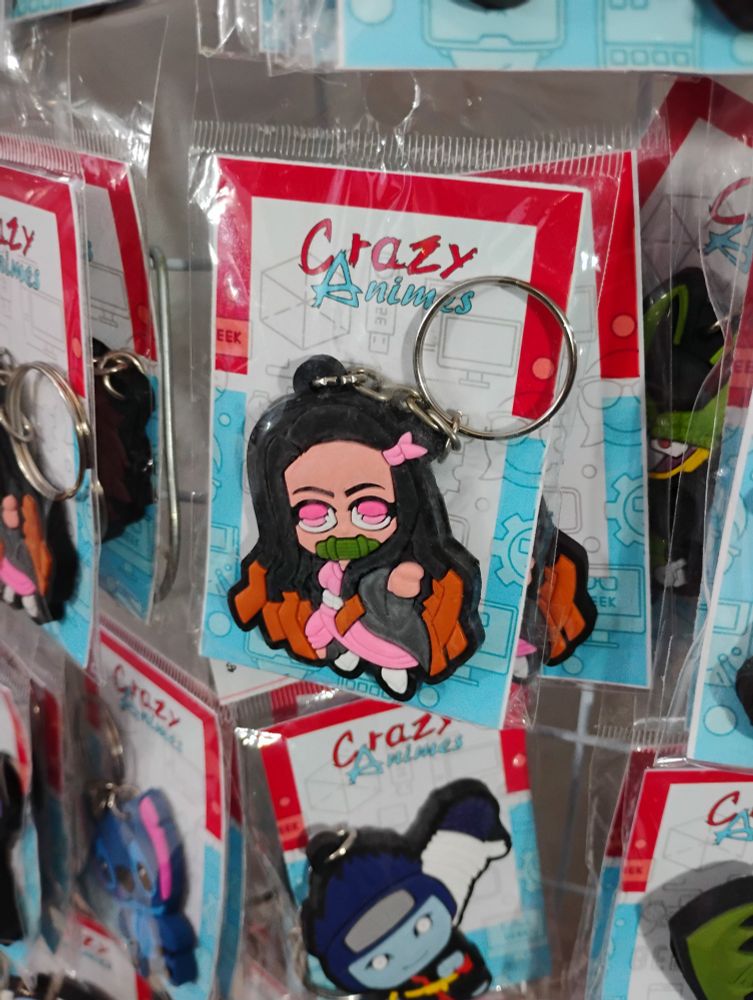 Chaveiro do anime da menina com um choker na boca