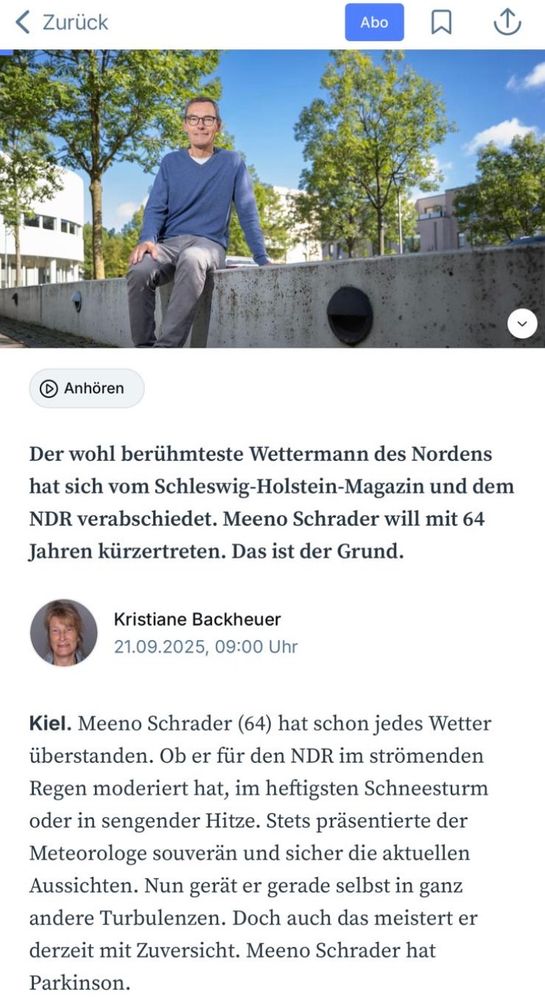 Quelle: kn-online.de, Textabschrift von ChatGPT

Der wohl berühmteste Wettermann des Nordens hat sich vom Schleswig-Holstein-Magazin und dem NDR verabschiedet. Meeno Schrader will mit 64 Jahren kürzertreten. Das ist der Grund.
Kristiane Backheuer
21.09.2025, 09:00 Uhr
Kiel. Meeno Schrader (64) hat schon jedes Wetter überstanden. Ob er für den NDR im strömenden Regen moderiert hat, im heftigsten Schneesturm oder in sengender Hitze. Stets präsentierte der Meteorologe souverän und sicher die aktuellen Aussichten. Nun gerät er gerade selbst in ganz andere Turbulenzen. Doch auch das meistert er derzeit mit Zuversicht. Meeno Schrader hat Parkinson.