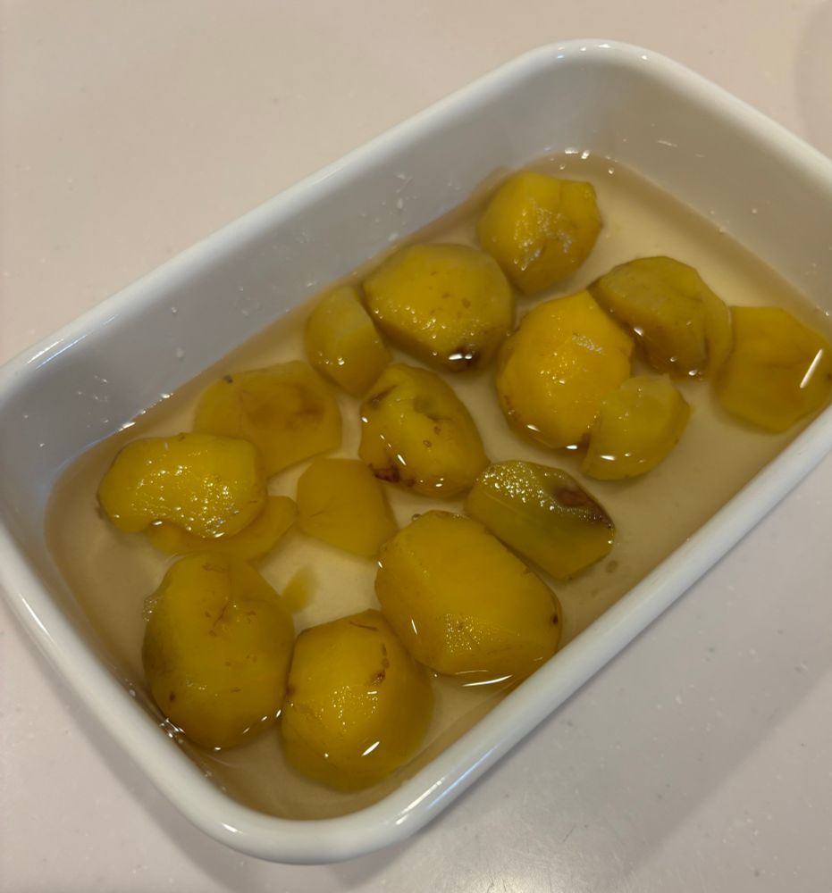 栗の甘露煮。渋皮が残っていて見た目は悪い。